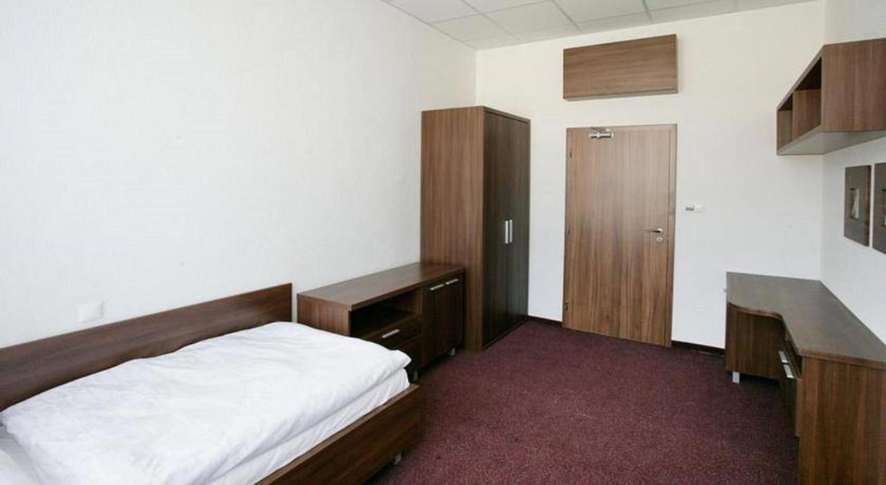 Hotel Branc, Garni Senica Extérieur photo